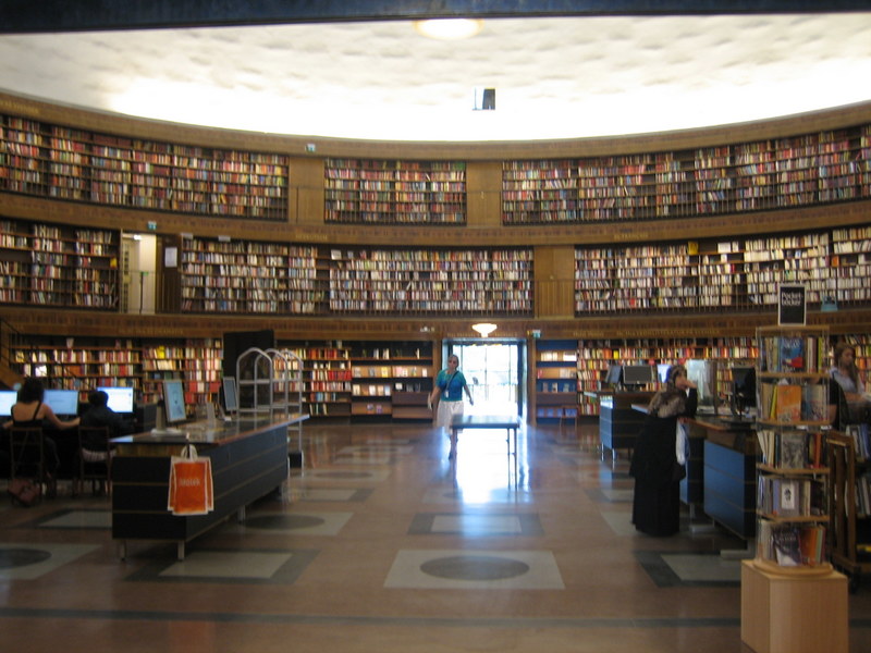 スウェーデンの図書館（許可を得て撮影）